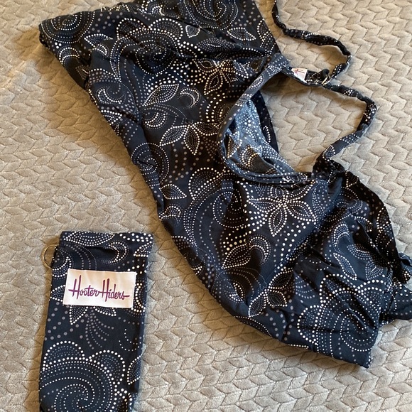 Hooter‎ Hiders | Nursing Cover AND Travel Case - Picture 3 of 5